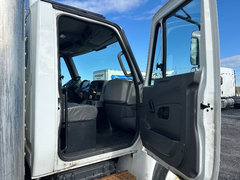 Medium Duty Box Truck-Light and Medium Duty Trucks-International-2018-4300-Watertown-NY-155,011\n\t\tmiles-$ 46,500 - Image 20