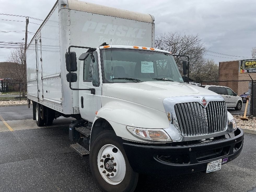 Medium Duty Box Truck-Light and Medium Duty Trucks-International-2018-4300-West Babylon-NY-122,840\n\t\tmiles-$ 44,250 - Image 1