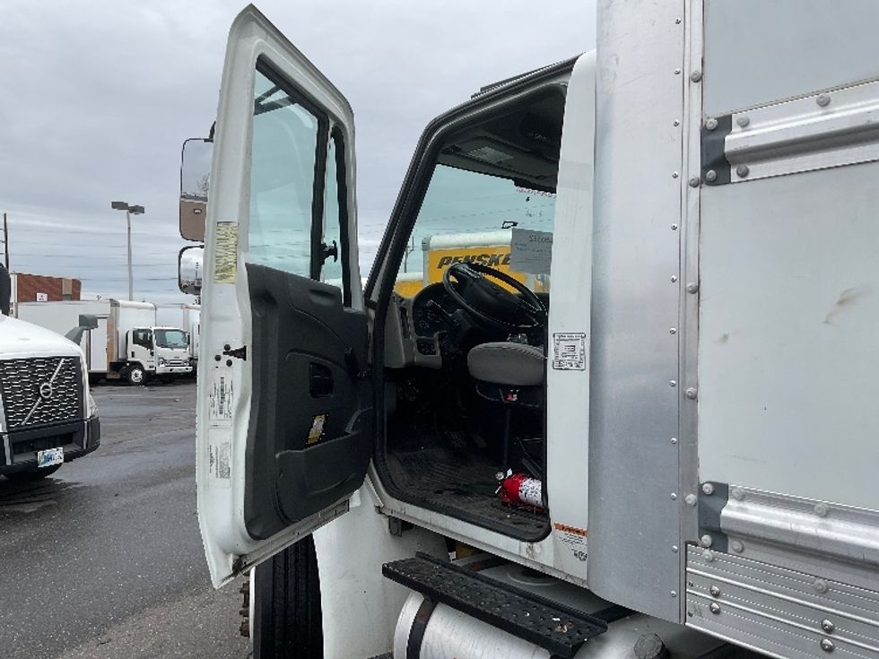Medium Duty Box Truck-Light and Medium Duty Trucks-International-2018-4300-West Babylon-NY-122,840\n\t\tmiles-$ 44,250 - Image 16