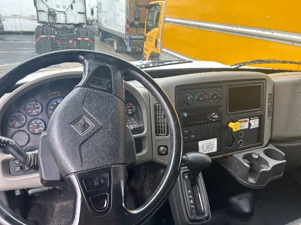 Medium Duty Box Truck-Light and Medium Duty Trucks-International-2018-4300-West Babylon-NY-122,840\n\t\tmiles-$ 44,250 - Image 17