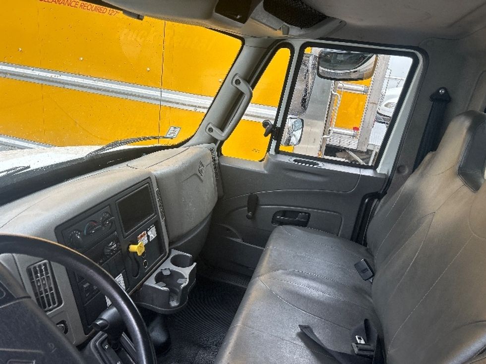 Medium Duty Box Truck-Light and Medium Duty Trucks-International-2018-4300-West Babylon-NY-122,840\n\t\tmiles-$ 44,250 - Image 18