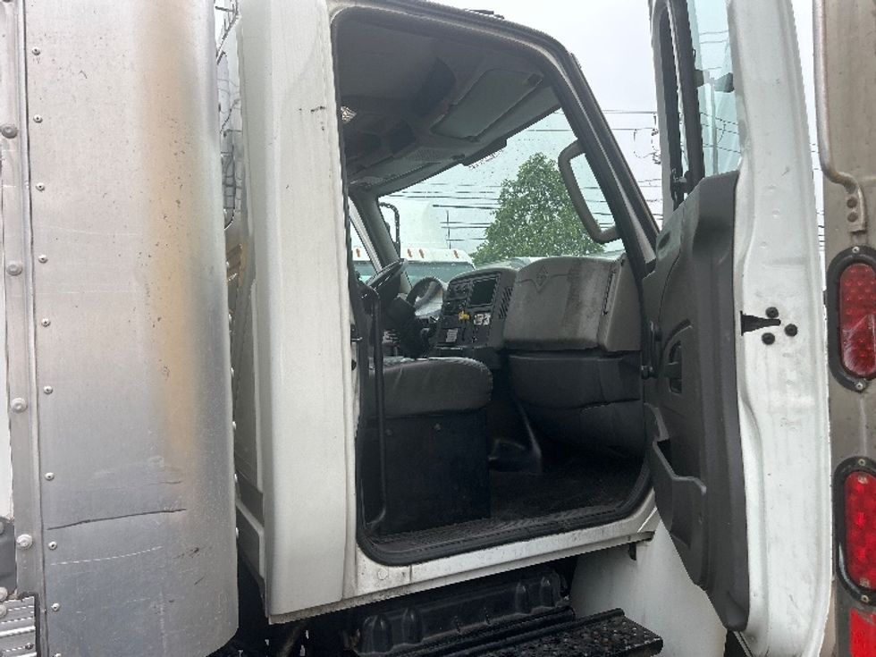 Medium Duty Box Truck-Light and Medium Duty Trucks-International-2018-4300-West Babylon-NY-122,840\n\t\tmiles-$ 44,250 - Image 20