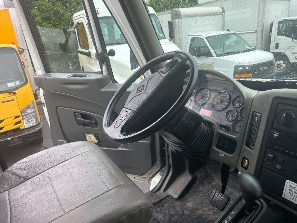 Medium Duty Box Truck-Light and Medium Duty Trucks-International-2018-4300-West Babylon-NY-122,840\n\t\tmiles-$ 44,250 - Image 22