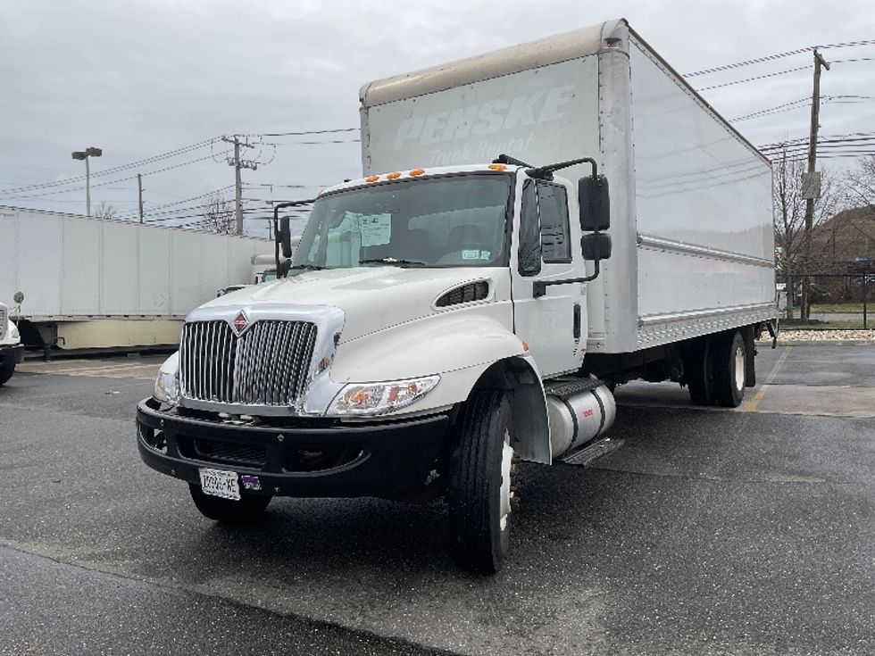Medium Duty Box Truck-Light and Medium Duty Trucks-International-2018-4300-West Babylon-NY-122,840\n\t\tmiles-$ 44,250 - Image 3