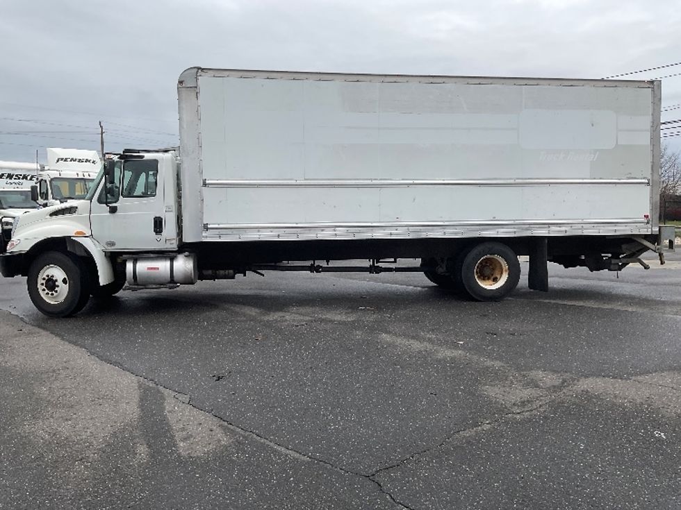 Medium Duty Box Truck-Light and Medium Duty Trucks-International-2018-4300-West Babylon-NY-122,840\n\t\tmiles-$ 44,250 - Image 4