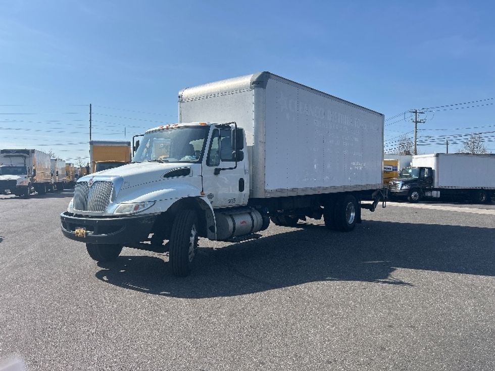Medium Duty Box Truck-Light and Medium Duty Trucks-International-2018-4300-West Babylon-NY-251,011\n\t\tmiles-$ 26,750 - Image 1