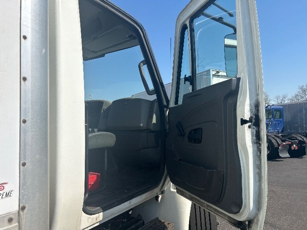 Medium Duty Box Truck-Light and Medium Duty Trucks-International-2018-4300-West Babylon-NY-251,011\n\t\tmiles-$ 26,750 - Image 14