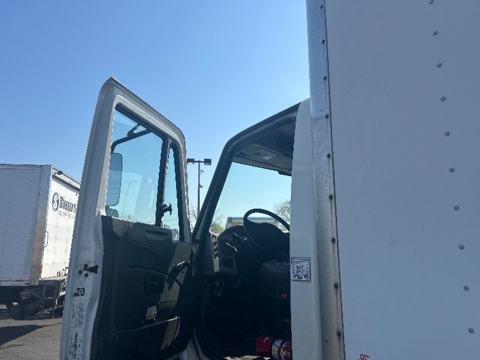 Medium Duty Box Truck-Light and Medium Duty Trucks-International-2018-4300-West Babylon-NY-251,011\n\t\tmiles-$ 26,750 - Image 18