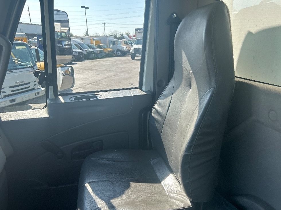 Medium Duty Box Truck-Light and Medium Duty Trucks-International-2018-4300-West Babylon-NY-251,011\n\t\tmiles-$ 26,750 - Image 17