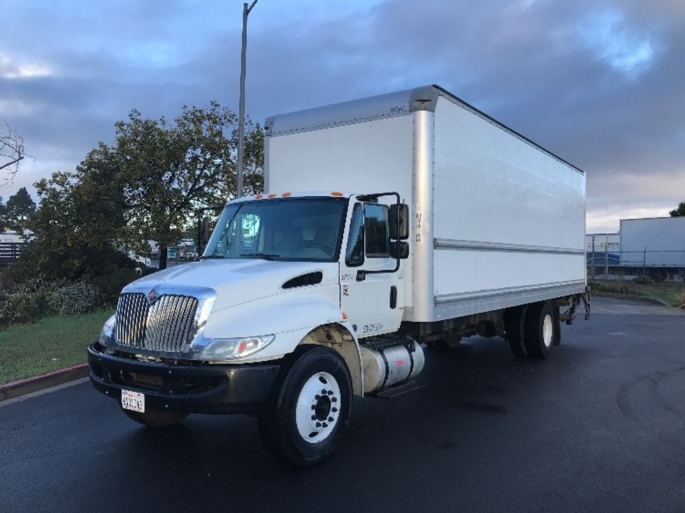 Medium Duty Box Truck-Light and Medium Duty Trucks-International-2018-4300-West Sacramento-CA-107,246\n\t\tmiles-$ 48,750 - Image 3