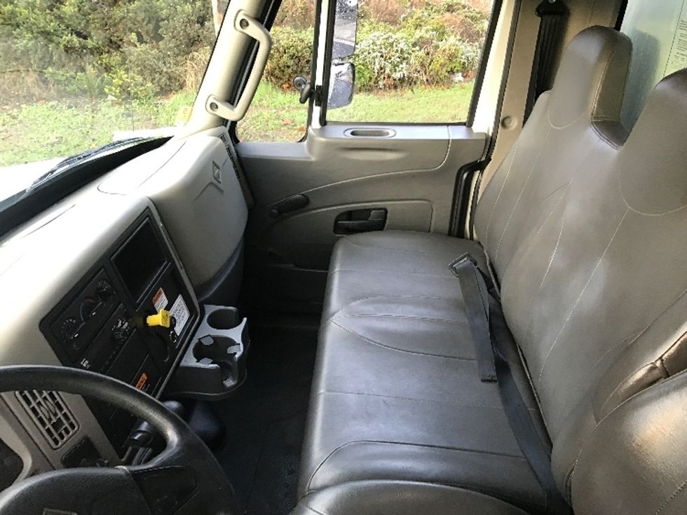 Medium Duty Box Truck-Light and Medium Duty Trucks-International-2018-4300-West Sacramento-CA-107,246\n\t\tmiles-$ 48,750 - Image 19