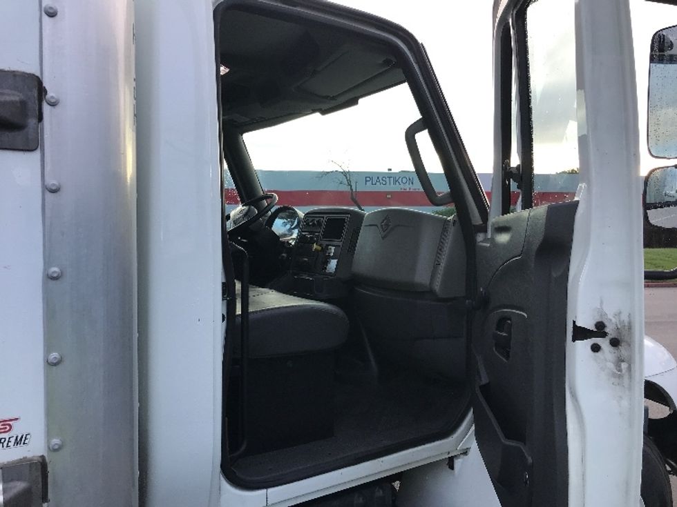 Medium Duty Box Truck-Light and Medium Duty Trucks-International-2018-4300-West Sacramento-CA-107,246\n\t\tmiles-$ 48,750 - Image 20