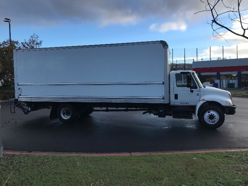 Medium Duty Box Truck-Light and Medium Duty Trucks-International-2018-4300-West Sacramento-CA-107,246\n\t\tmiles-$ 48,750 - Image 15
