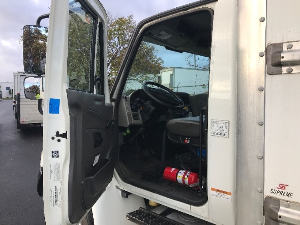 Medium Duty Box Truck-Light and Medium Duty Trucks-International-2018-4300-West Sacramento-CA-107,246\n\t\tmiles-$ 48,750 - Image 16
