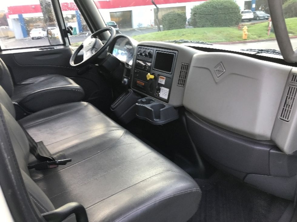 Medium Duty Box Truck-Light and Medium Duty Trucks-International-2018-4300-West Sacramento-CA-107,246\n\t\tmiles-$ 48,750 - Image 21