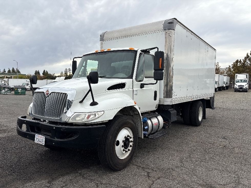Medium Duty Box Truck-Light and Medium Duty Trucks-International-2018-4300-West Sacramento-CA-142,913\n\t\tmiles-$ 29,000 - Image 3