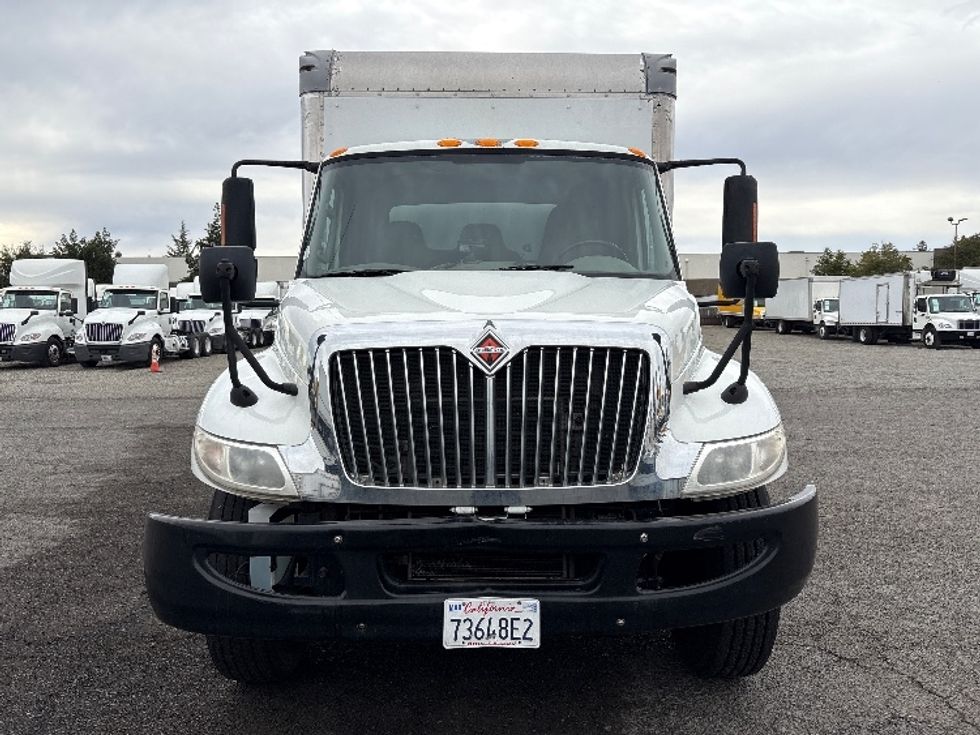 Medium Duty Box Truck-Light and Medium Duty Trucks-International-2018-4300-West Sacramento-CA-142,913\n\t\tmiles-$ 29,000 - Image 2