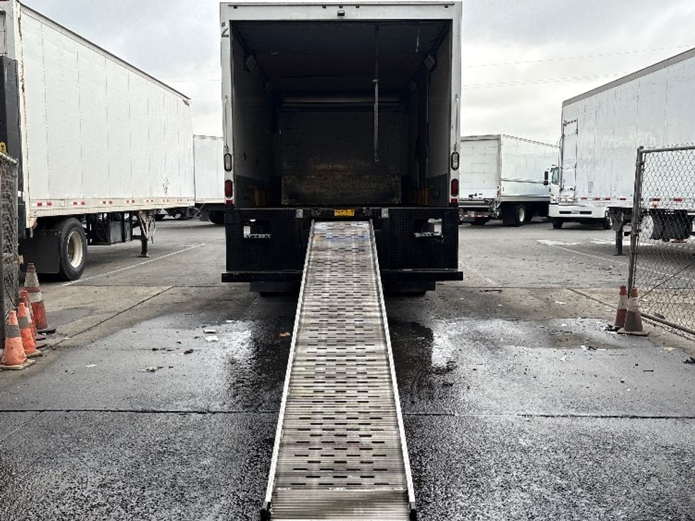 Medium Duty Box Truck-Light and Medium Duty Trucks-International-2018-4300-West Sacramento-CA-142,913\n\t\tmiles-$ 29,000 - Image 9