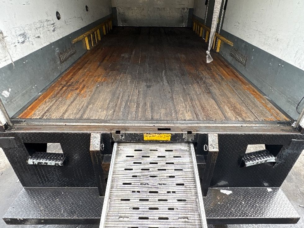 Medium Duty Box Truck-Light and Medium Duty Trucks-International-2018-4300-West Sacramento-CA-142,913\n\t\tmiles-$ 29,000 - Image 10