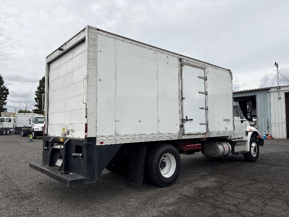 Medium Duty Box Truck-Light and Medium Duty Trucks-International-2018-4300-West Sacramento-CA-142,913\n\t\tmiles-$ 29,000 - Image 13