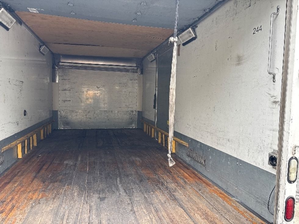 Medium Duty Box Truck-Light and Medium Duty Trucks-International-2018-4300-West Sacramento-CA-142,913\n\t\tmiles-$ 29,000 - Image 12