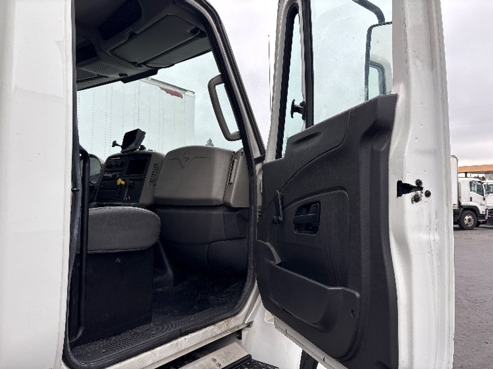 Medium Duty Box Truck-Light and Medium Duty Trucks-International-2018-4300-West Sacramento-CA-142,913\n\t\tmiles-$ 29,000 - Image 20