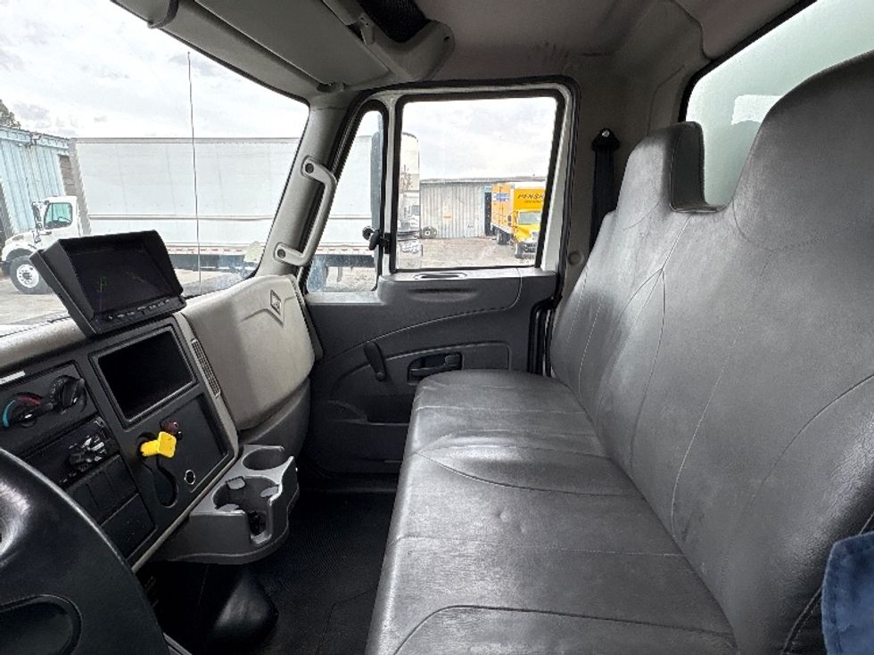 Medium Duty Box Truck-Light and Medium Duty Trucks-International-2018-4300-West Sacramento-CA-142,913\n\t\tmiles-$ 29,000 - Image 19