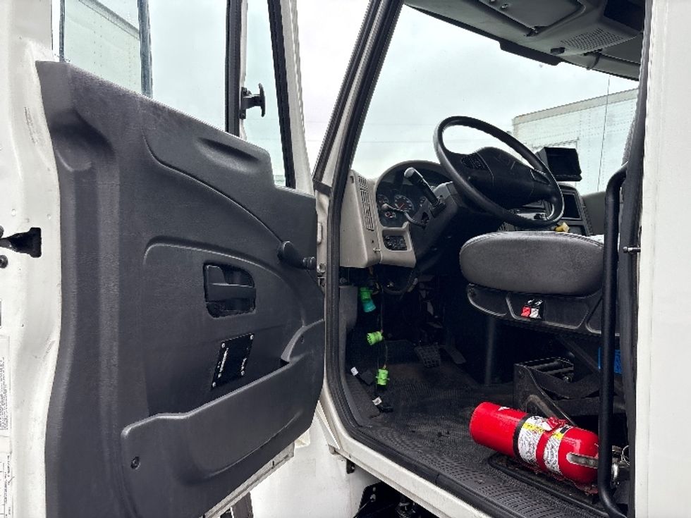 Medium Duty Box Truck-Light and Medium Duty Trucks-International-2018-4300-West Sacramento-CA-142,913\n\t\tmiles-$ 29,000 - Image 16