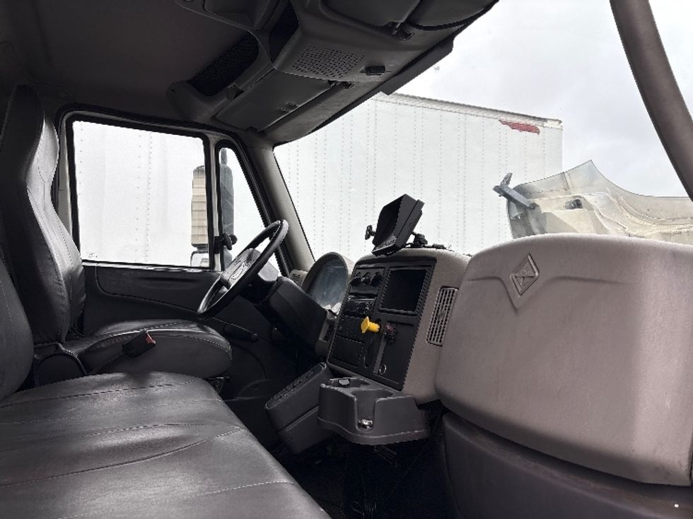 Medium Duty Box Truck-Light and Medium Duty Trucks-International-2018-4300-West Sacramento-CA-142,913\n\t\tmiles-$ 29,000 - Image 22