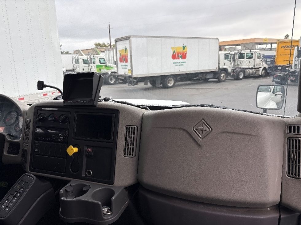 Medium Duty Box Truck-Light and Medium Duty Trucks-International-2018-4300-West Sacramento-CA-142,913\n\t\tmiles-$ 29,000 - Image 21