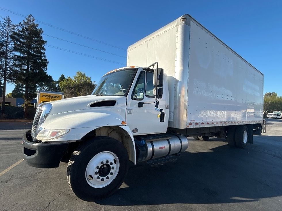 Medium Duty Box Truck-Light and Medium Duty Trucks-International-2018-4300-West Sacramento-CA-153,066\n\t\tmiles-$ 54,250 - Image 3