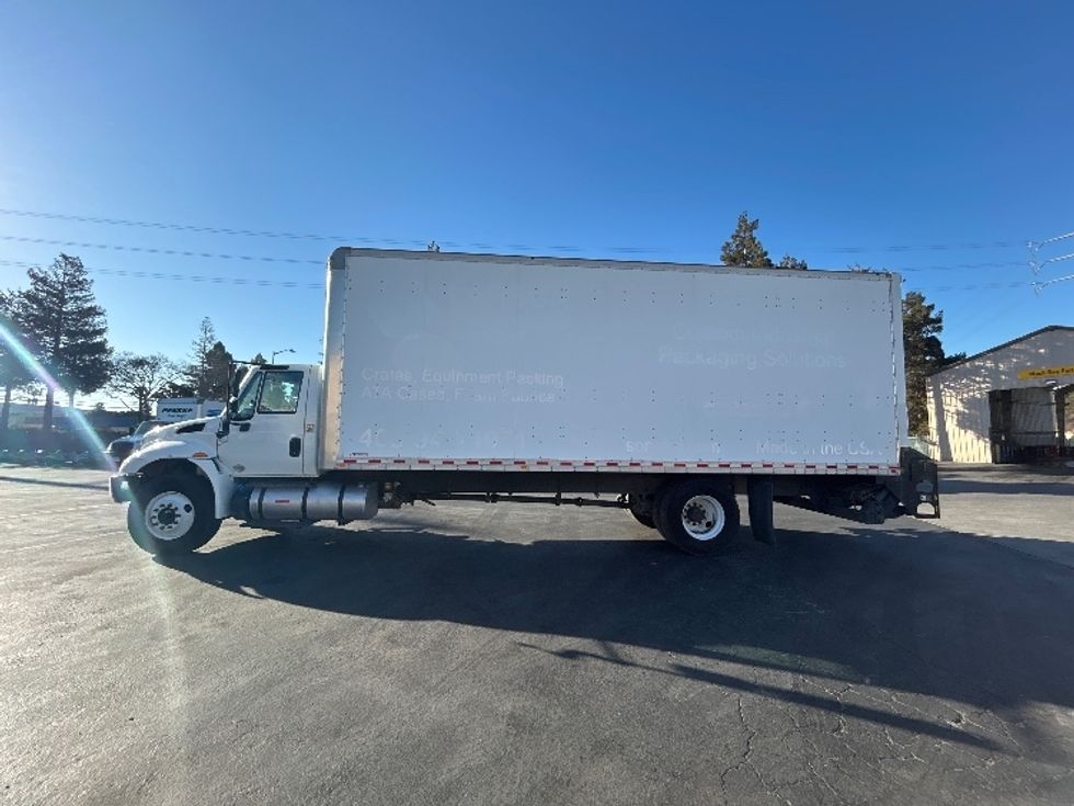 Medium Duty Box Truck-Light and Medium Duty Trucks-International-2018-4300-West Sacramento-CA-153,066\n\t\tmiles-$ 54,250 - Image 4