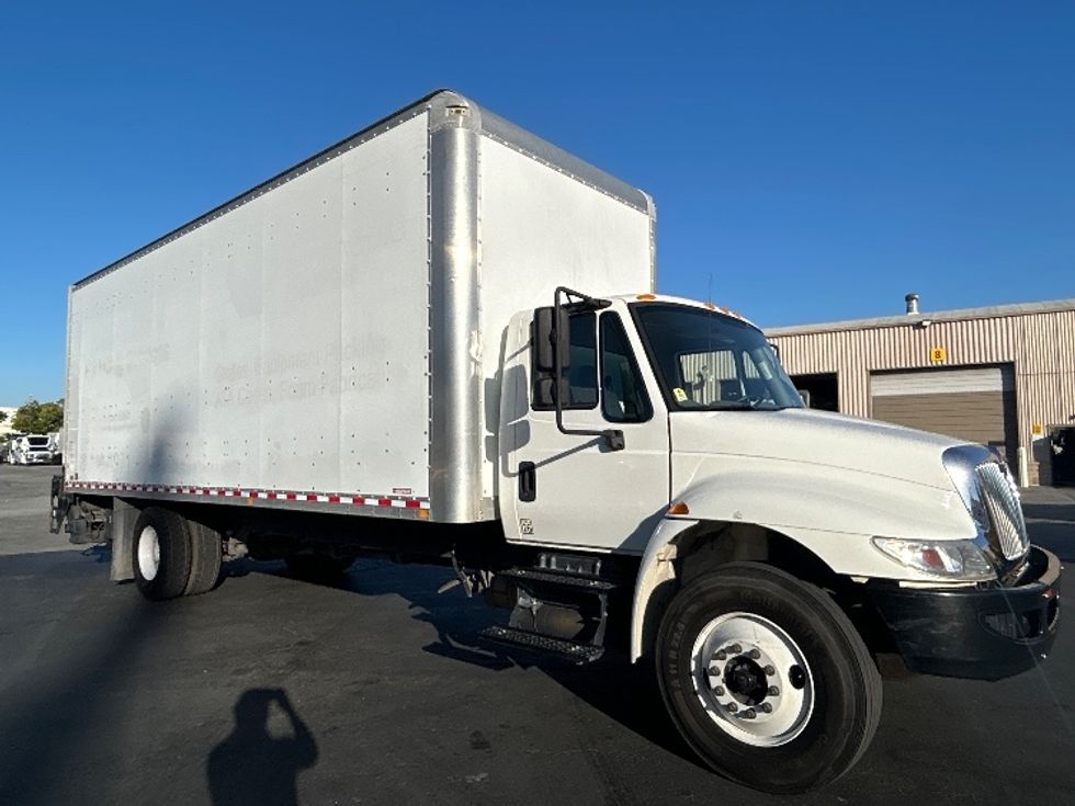 Medium Duty Box Truck-Light and Medium Duty Trucks-International-2018-4300-West Sacramento-CA-153,066\n\t\tmiles-$ 54,250 - Image 1