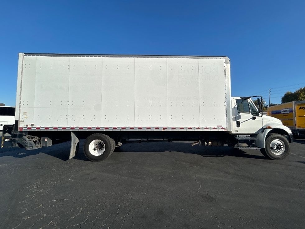 Medium Duty Box Truck-Light and Medium Duty Trucks-International-2018-4300-West Sacramento-CA-153,066\n\t\tmiles-$ 54,250 - Image 15