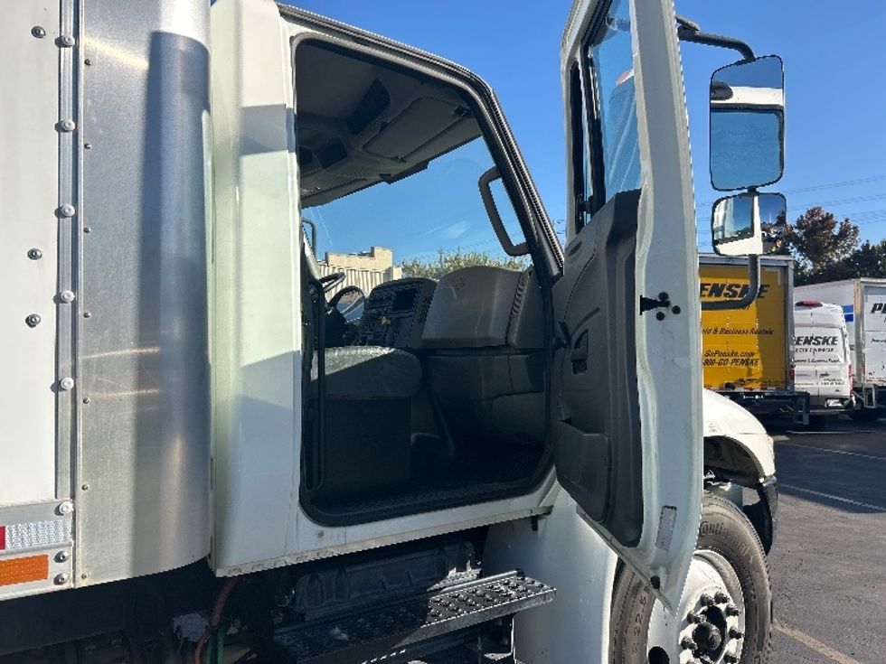 Medium Duty Box Truck-Light and Medium Duty Trucks-International-2018-4300-West Sacramento-CA-153,066\n\t\tmiles-$ 54,250 - Image 20