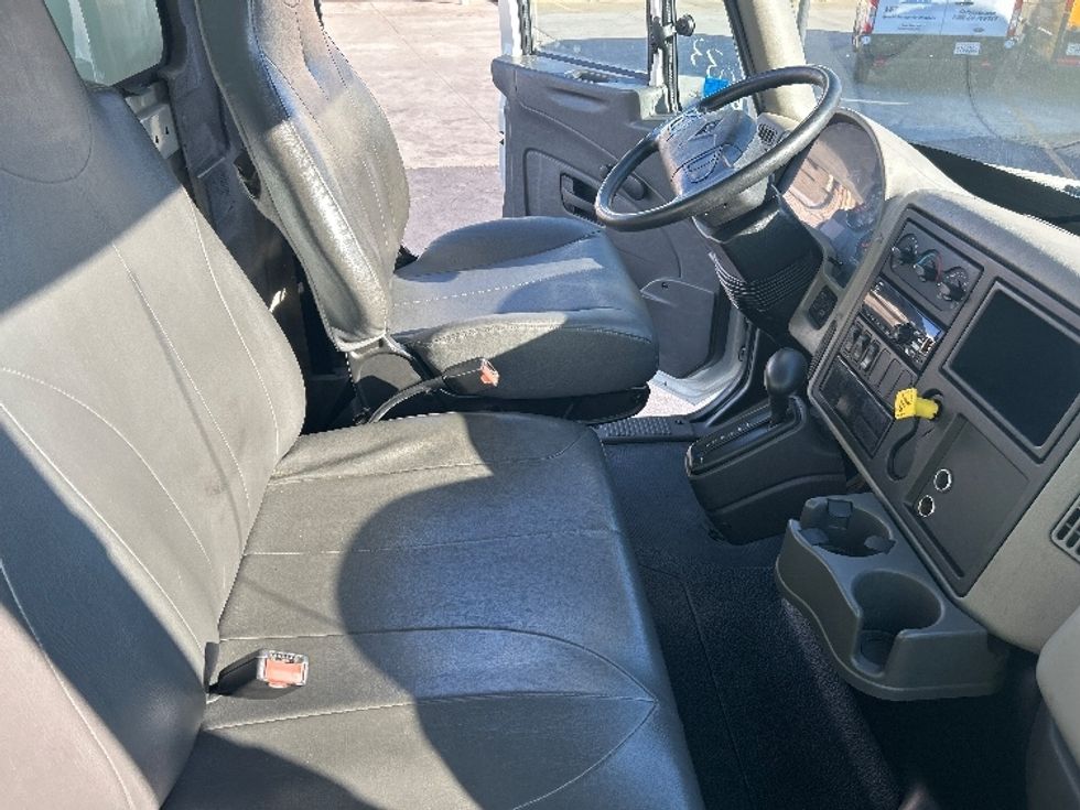 Medium Duty Box Truck-Light and Medium Duty Trucks-International-2018-4300-West Sacramento-CA-153,066\n\t\tmiles-$ 54,250 - Image 22