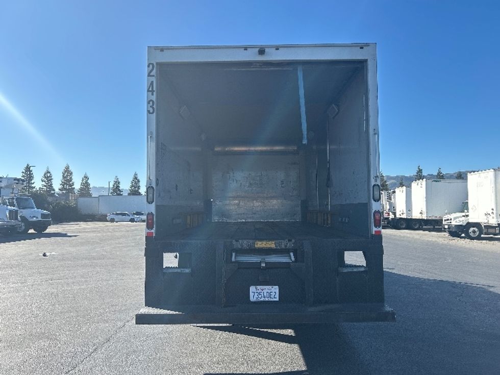 Medium Duty Box Truck-Light and Medium Duty Trucks-International-2018-4300-West Sacramento-CA-196,377\n\t\tmiles-$ 23,000 - Image 8