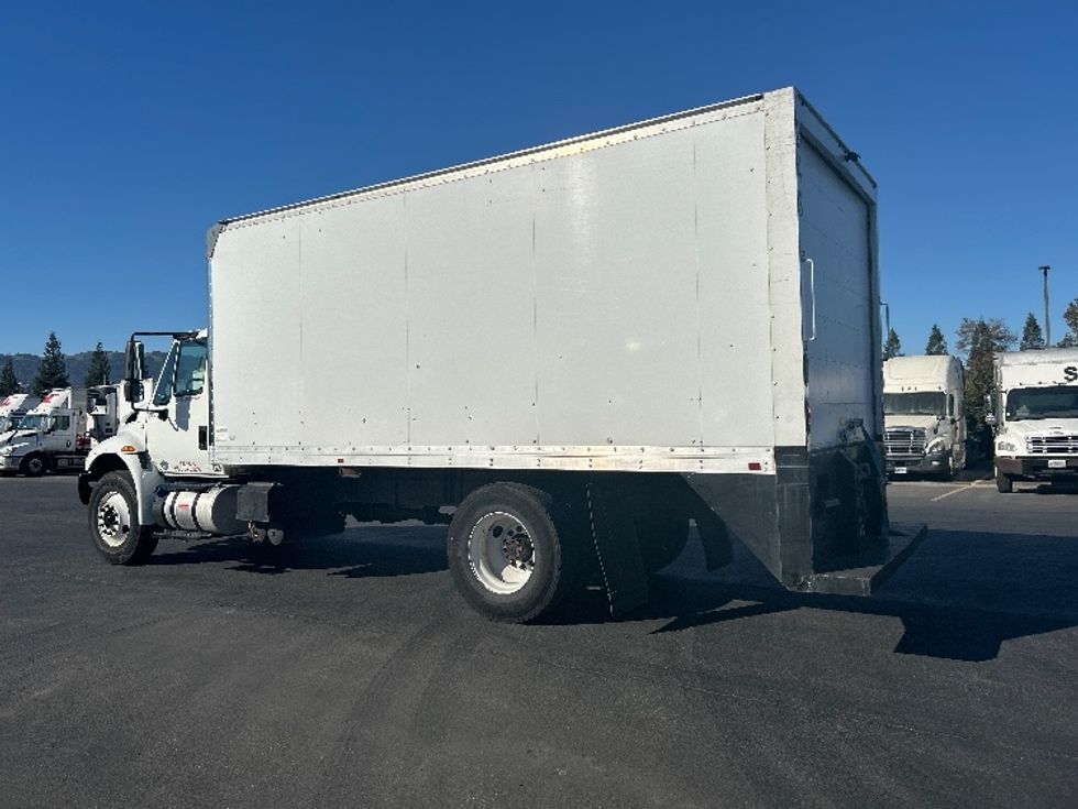 Medium Duty Box Truck-Light and Medium Duty Trucks-International-2018-4300-West Sacramento-CA-196,377\n\t\tmiles-$ 23,000 - Image 6