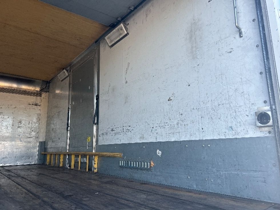 Medium Duty Box Truck-Light and Medium Duty Trucks-International-2018-4300-West Sacramento-CA-196,377\n\t\tmiles-$ 23,000 - Image 12