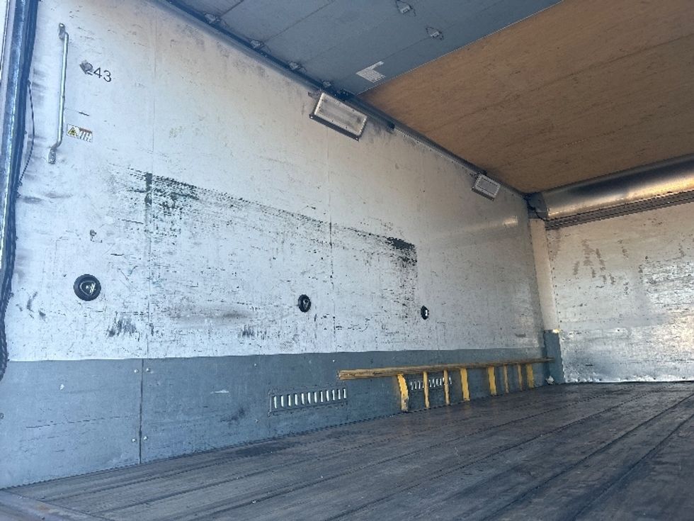 Medium Duty Box Truck-Light and Medium Duty Trucks-International-2018-4300-West Sacramento-CA-196,377\n\t\tmiles-$ 23,000 - Image 11