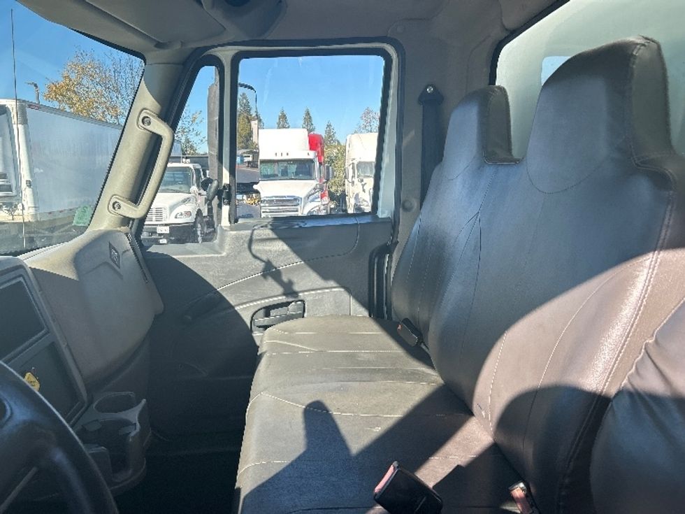 Medium Duty Box Truck-Light and Medium Duty Trucks-International-2018-4300-West Sacramento-CA-196,377\n\t\tmiles-$ 23,000 - Image 19