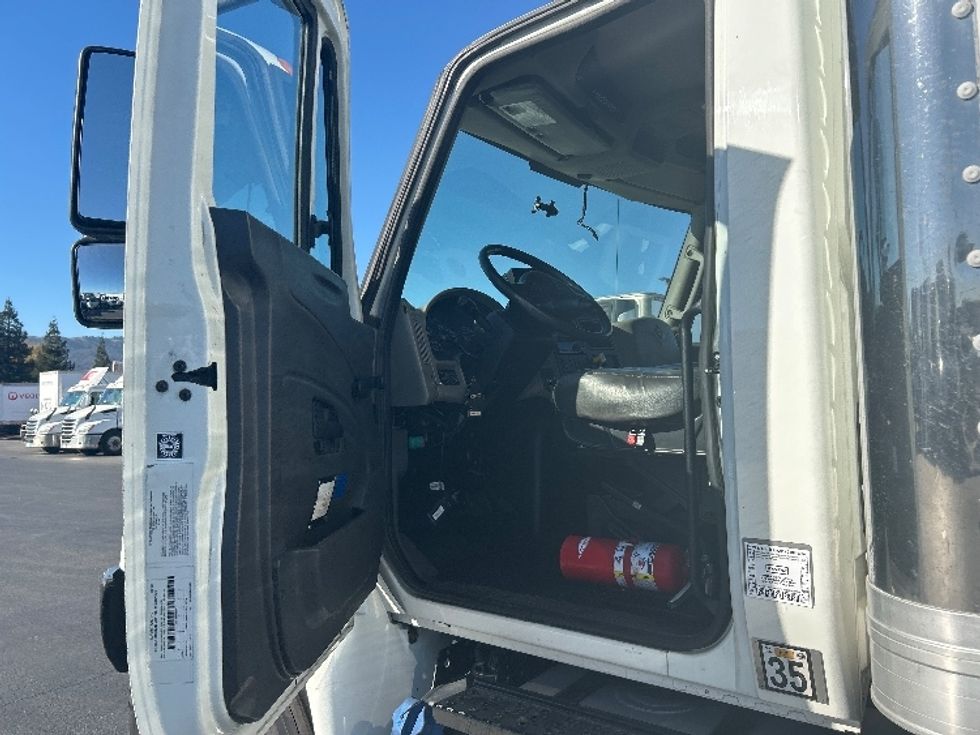 Medium Duty Box Truck-Light and Medium Duty Trucks-International-2018-4300-West Sacramento-CA-196,377\n\t\tmiles-$ 23,000 - Image 16