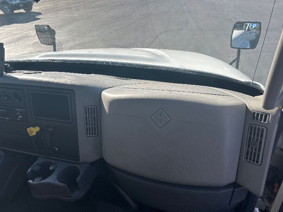 Medium Duty Box Truck-Light and Medium Duty Trucks-International-2018-4300-West Sacramento-CA-196,377\n\t\tmiles-$ 23,000 - Image 21
