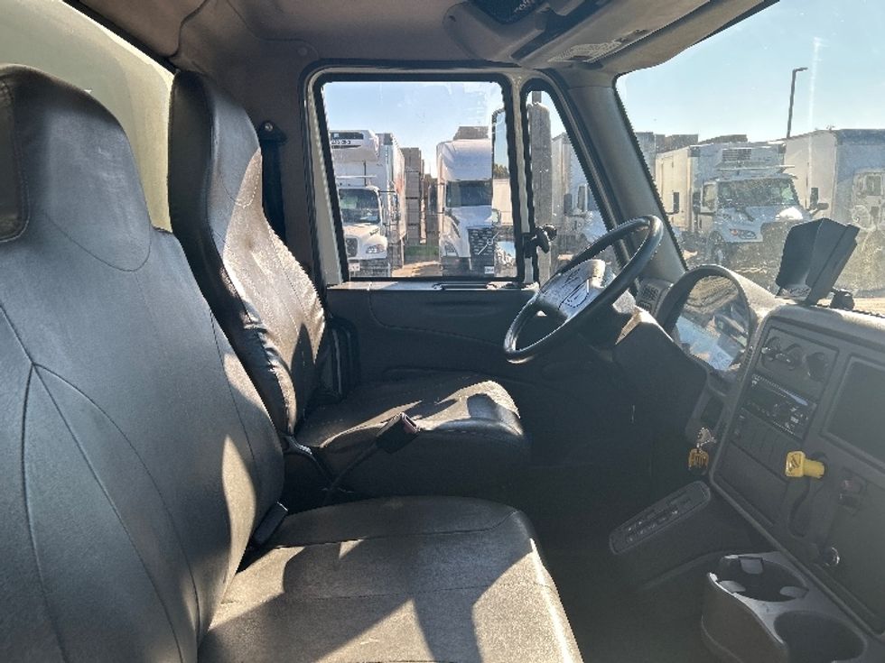 Medium Duty Box Truck-Light and Medium Duty Trucks-International-2018-4300-West Sacramento-CA-196,377\n\t\tmiles-$ 23,000 - Image 22