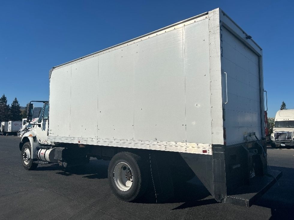 Medium Duty Box Truck-Light and Medium Duty Trucks-International-2018-4300-West Sacramento-CA-196,377\n\t\tmiles-$ 23,000 - Image 25
