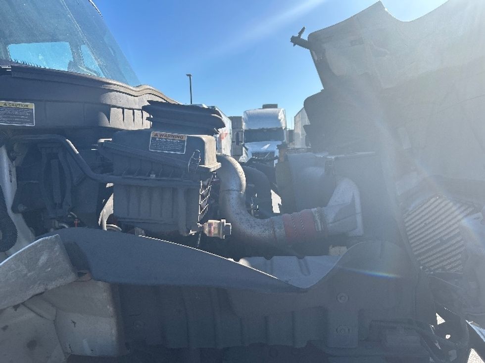 Medium Duty Box Truck-Light and Medium Duty Trucks-International-2018-4300-West Sacramento-CA-196,377\n\t\tmiles-$ 23,000 - Image 23