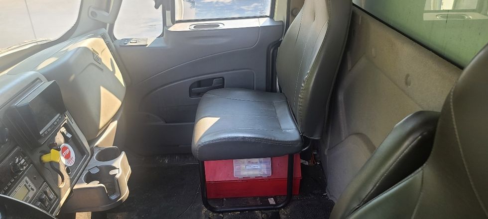 Medium Duty Box Truck-Light and Medium Duty Trucks-International-2018-4400-Atlanta-GA-222,782\n\t\tmiles-$ 53,750 - Image 19