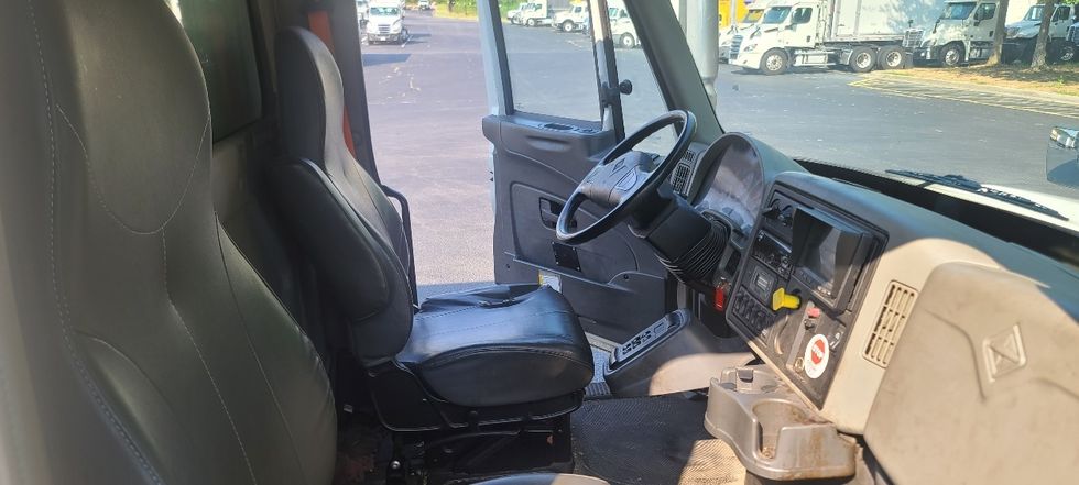 Medium Duty Box Truck-Light and Medium Duty Trucks-International-2018-4400-Atlanta-GA-222,782\n\t\tmiles-$ 53,750 - Image 22