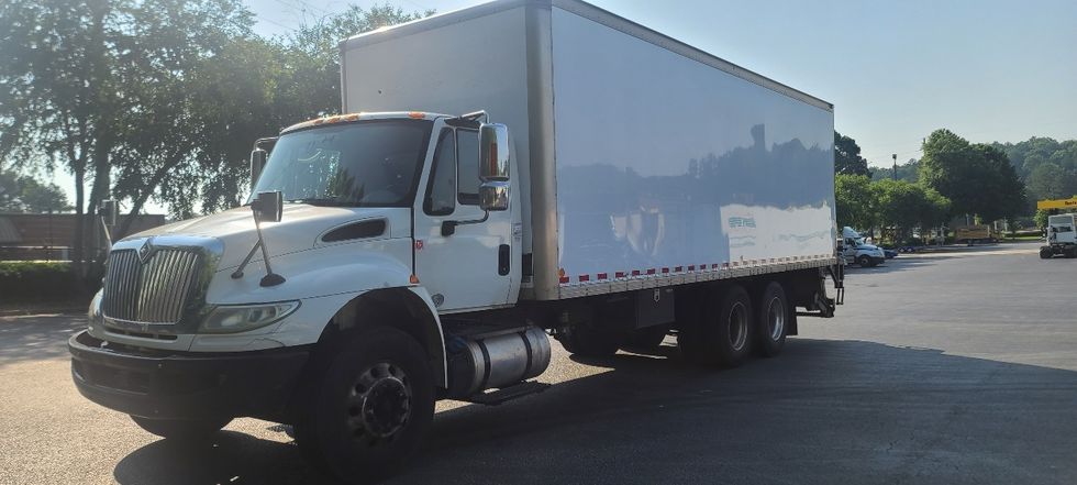 Medium Duty Box Truck-Light and Medium Duty Trucks-International-2018-4400-Atlanta-GA-222,782\n\t\tmiles-$ 53,750 - Image 3