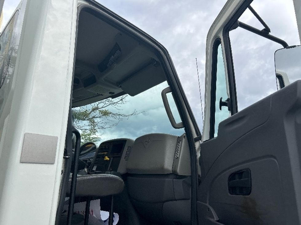 Medium Duty Box Truck-Light and Medium Duty Trucks-International-2018-4400-Mississauga-ON-299,156\n\t\tkm-$ 73,500 - Image 20